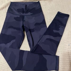 ❌ SOLD ❌Aerie blue camo leggings - size small - excellent condition